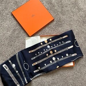 Hermes scarf 90 CARRE TWILL
E TRESOR DE MEDOR GB/NOIR/MARINE/GRIS